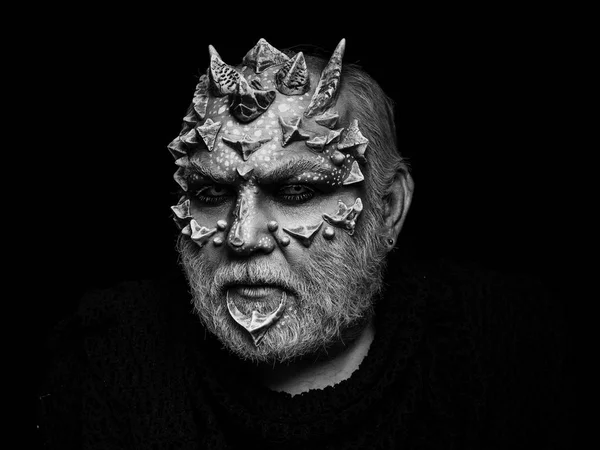 A dragon bőr és szakálla férfi — Stock Fotó