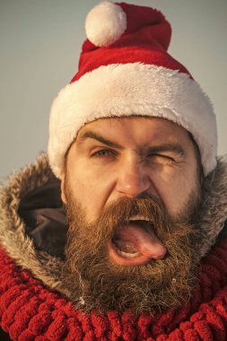 Noel Baba hipster kırmızı şapka ve atkı.