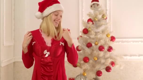 Ajándék érzelmek. Kellemes karácsonyi ünnepeket és boldog új évet. Női fehérnemű. — Stock videók