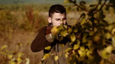 Vintage hunter. Hunter Hedef lazer görme ile. Görme collimating. Avcı tüfeği ile nişan.