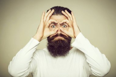 Sakallı adam hareketi ile