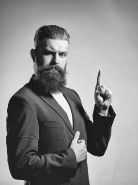 Ceketli sakallı yakışıklı adamı