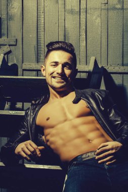 Şehvetli şık genç adam