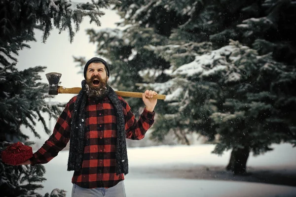 Bûcheron hipster de Noël avec hache en bois. s — Photo