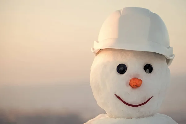 겨울에 눈에서 새 해 눈사람. — 스톡 사진