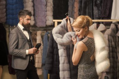 Tezgâhtar ve Bayan.