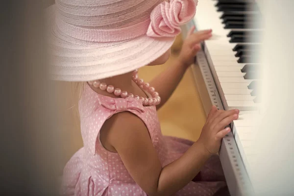 Girl play digital piano — Stock Photo, Image