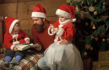 Yeni yıl küçük kız ve erkek, peri masalı.