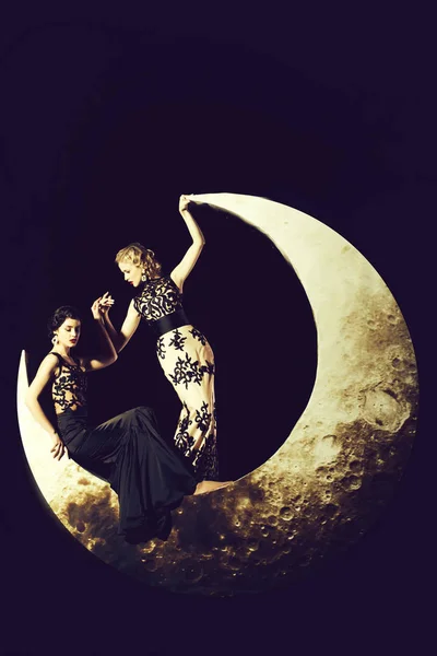 Ay içinde kadın — Stok fotoğraf