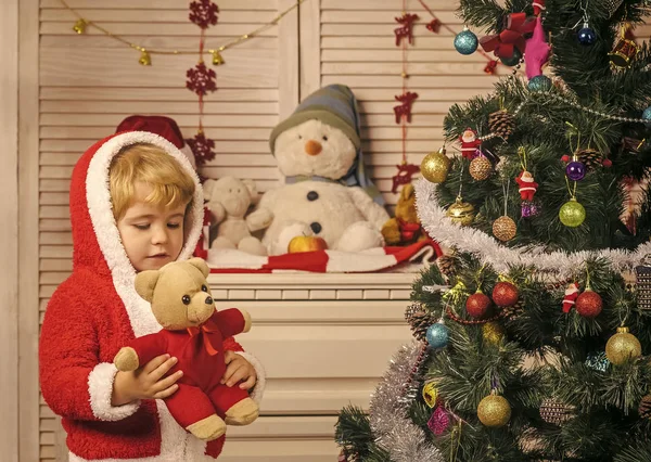 Yeni yıl küçük çocuğa dekorasyon oyuncak. — Stok fotoğraf