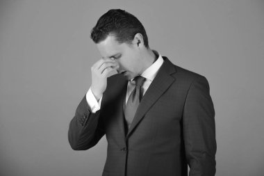 Stres ve baş ağrısı ve şık saç işadamı sorunları