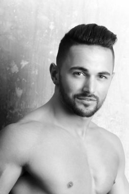 Yakışıklı sexi adam uyum gösteren göğüs