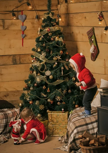 Año nuevo niña y niño, felicidad — Foto de Stock