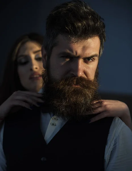 Maintaining excellent relations of friendship. Fashion models in love relations. Couple in love. Married family couple. Bearded man and sensual woman with fashion style. Its a love story — Stock Photo, Image