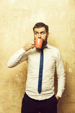 Yöneticisi ile sürpriz yüz içecek çay kahve Kupası