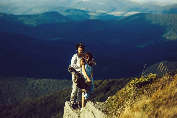 Romantic couple on mountain top — Stock Photo, Image