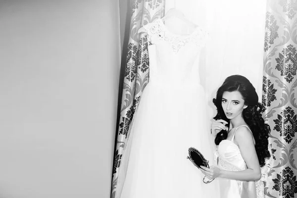Noiva Com Cabelos Longos Morena Celebração Casamento Menina Com Maquiagem — Fotografia de Stock