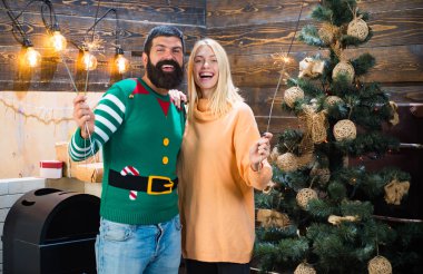 Mutlu Noeller ve mutlu yeni yıl. Yeni yıl hediyesi. Yeni yıl, yılbaşı hediyesi.