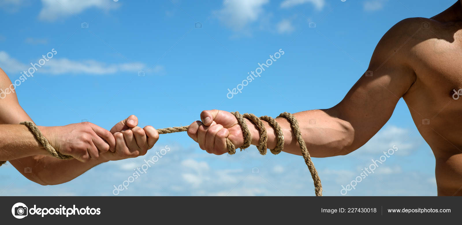 Resultado de imagem para foto de duas pessoas puxando uma corda medindo força