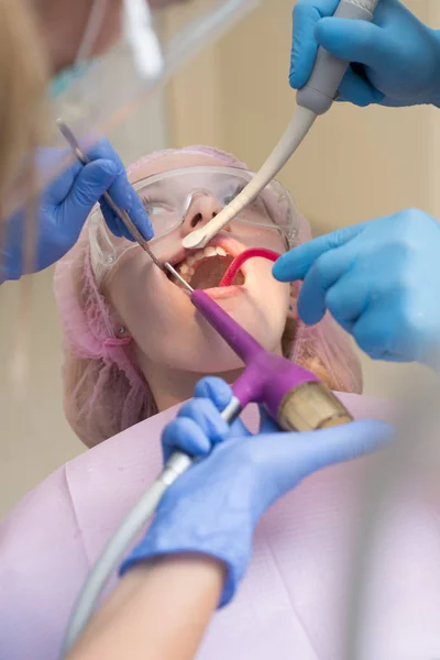 Close-up portrait of a female patient at dentist in the clinic. Close-up portrait of a female patient visiting dentist for teeth whitening in clinic. — Stock Photo, Image