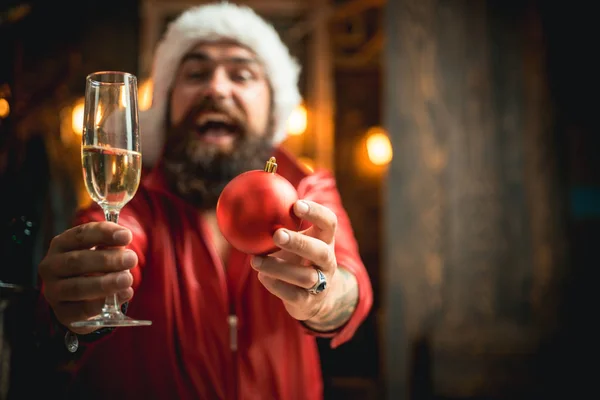 Buvez du Père Noël. Je vous souhaite un joyeux Noël. Noël seul à la maison. Bonne année, mec. Noël Célébration, vacances . — Photo