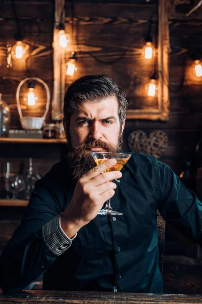 Drunk man. Liquor martini concept. Drink barman. Pub retro vintage interior. Hipster barman concept. Swag guy with alcohol. Drunk man. Alcohol addiction. — Stock Photo, Image