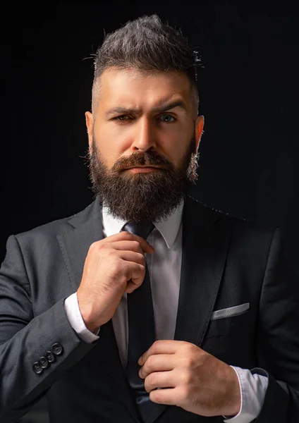 Classic costume and trend. Rich bearded man dressed in classic suits. Elegance casual dress. Fashion suit. Luxury mens clothing. Man in suit. Businessman confidence. Classical costume. Mans Fashion. — Stock Photo, Image