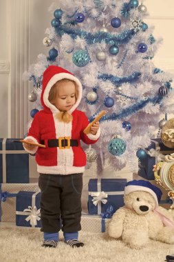 Noel mutlu çocuk ayı ve hediye, cyber Pazartesi.