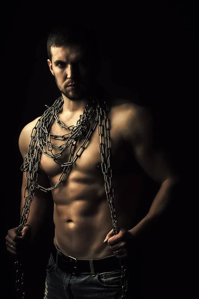 Uomo muscolare con corda — Foto Stock