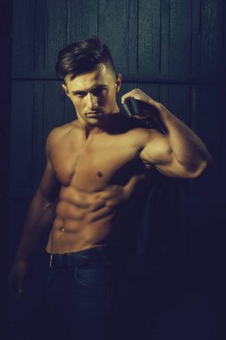 kaslı seksi adam