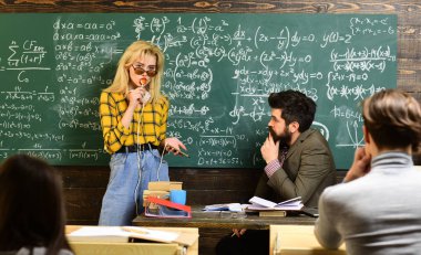 Kişisel ilişkiler öğrenci başarısı için temel vardır. Yüksek okul veya üniversite öğrencileri Eğitim ve birlikte kitaplıkta okuma. Başarılı öğretmenler her zaman zamanında ve hazırlanan.