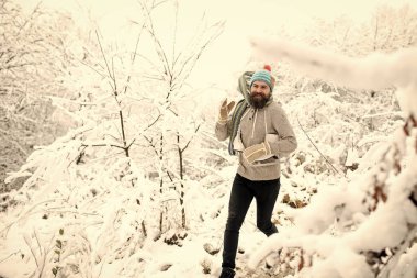 Kışın sakal sıcak termal ceketli adamı.