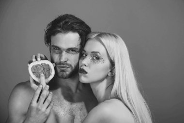 kız ve erkek makyaj ile greyfurt