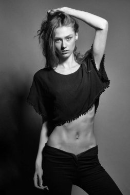 Oldukça bağlı ince kız