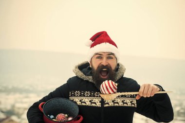 Noel Baba adam yeme xmas topları karlı manzara