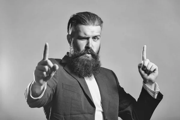 Ceketli sakallı yakışıklı adamı — Stok fotoğraf