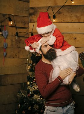 Noel mutlu bir çocuk ve babası.