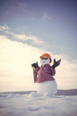 Kar ile gelen yeni yıl kardan adam gördüm.