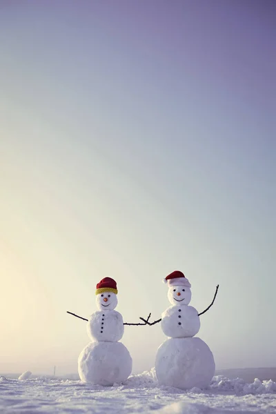 Karácsonyi santa claus kalap, téli hóember pár — Stock Fotó