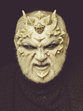 İblis kafası siyah arka plan üzerine