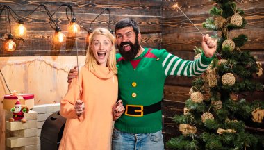 Mutlu Noeller. Yeni yıl hediye kutusu. Neşeli Noel ve mutlu yeni yıl.