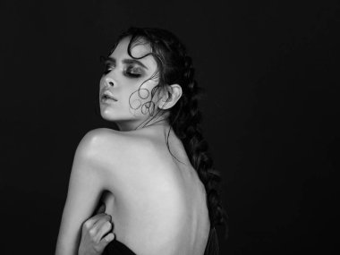 Kadın portre ile moda güzel saç, genç model, esmer kız