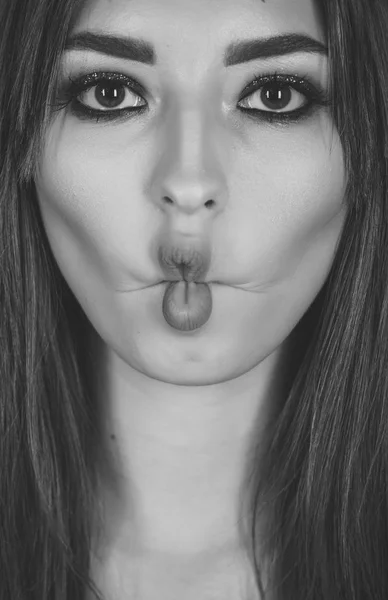 Mulher com lábios de peixe, rosto de maquiagem, beleza — Fotografia de Stock