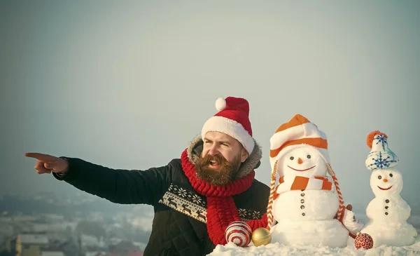 Santa ember ujját havas szobrok — Stock Fotó