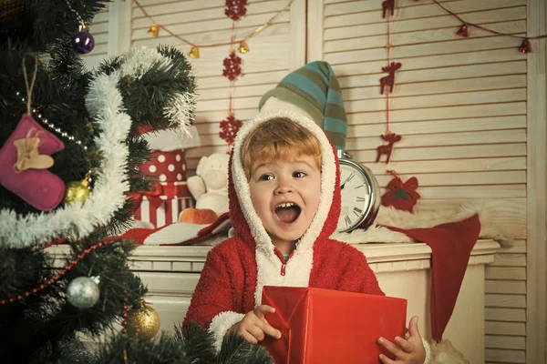 Papai Noel criança decoração árvore de Natal .. — Fotografia de Stock