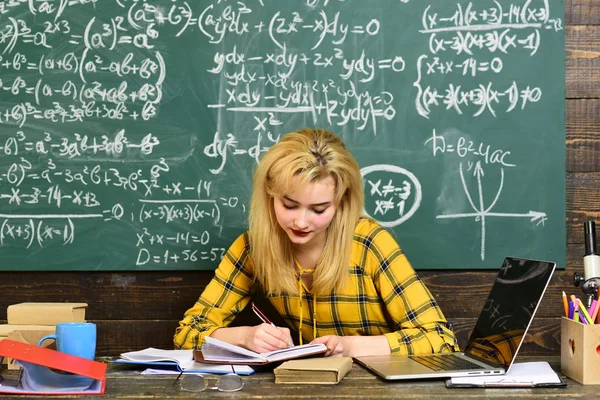 Personal relationships are foundational to student success. Concept education - back to school on green background. Online tutor can always choose to independently. — Stock Photo, Image