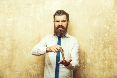 adam kızgın yüz yasaktır puro üzerinde