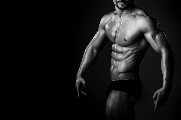 Sportowiec z mięśni ciała w spodnie bielizna — Zdjęcie stockowe