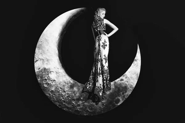 Donna in abito sulla luna — Foto Stock