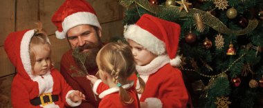 Noel Baba çocuk ve sakallı adam, Noel ağacı.